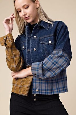 Para ter uma peça nova no seu guarda-roupa você pode muito usar o que está em seu guarda-roupa. Basta customizar a peça!