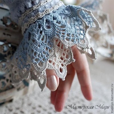 Para ter uma peça nova no seu guarda-roupa você pode muito usar o que está em seu guarda-roupa. Basta customizar a peça!