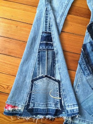 Para ter uma peça nova no seu guarda-roupa você pode muito usar o que está em seu guarda-roupa. Basta customizar a peça!