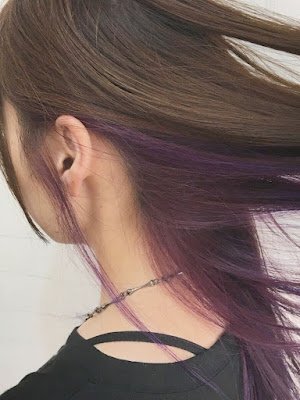 Destaques de cores "escondidas" nos cabelos podem ser usados por qualquer pessoa!