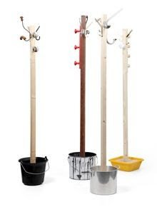 Os cabos de Vassouras ou rodos usados podem ser recicladas e aproveitados no artesanato e decoração de sua casa.