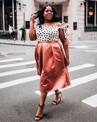 Peças repletas de brilho, paetês, lurex e tecidos metalizados vêm trazendo o otimismo pós-pandemia e vão deixar os looks vibrantes e divertidos!