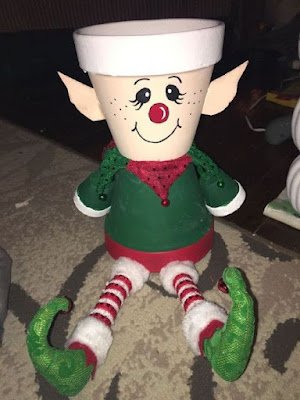 Que tal transformar os seus vasos e plantas em bonecos para decoração?