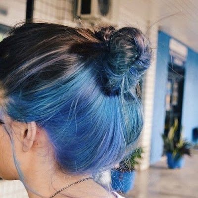 Destaques de cores "escondidas" nos cabelos podem ser usados por qualquer pessoa!