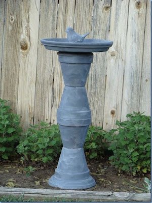 Que tal transformar os seus vasos e plantas em bonecos para decoração?