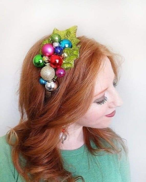 Queridinhas do público, as tiaras são um espetáculo à parte e fonte de muita criatividade. Não tem limites: vale colocar flores, arco íris, chifres de unicórnio, sorvetes, nuvens, estrelas, luas etc.