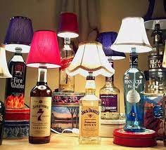 A reciclagem é uma ótima forma de diminuir o volume de lixo e de criar peças lindas e úteis para as mais diversas funções.