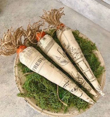 E quando falamos sobre enfeites de Páscoa é importante lembrar que são infinitos os modelos que podem ser confeccionados, pois podem ser desde os charmoso enfeite de porta, passando pelos arranjos usados como enfeite de Páscoa para mesa, até mesmo itens artesanais em EVA, madeira, papelão, tecido, em feltro e todo e qualquer material que você tiver a sua disposição.