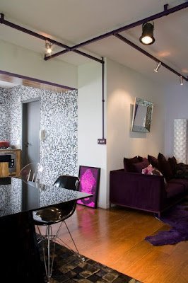 O conceito de tubulação aparente é atraente se seguir o estilo industrial para valorizar a decoração. Preze pelo equilíbrio e inspire-se nesse estilo para deixar qualquer cômodo da casa mais elegante.