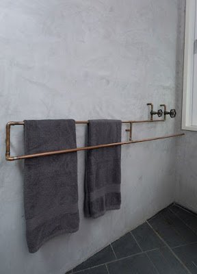 O conceito de tubulação aparente é atraente se seguir o estilo industrial para valorizar a decoração. Preze pelo equilíbrio e inspire-se nesse estilo para deixar qualquer cômodo da casa mais elegante.