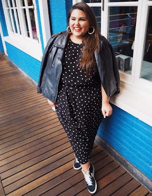 Comfy é uma abreviação para a palavra inglesa comfortable, que significa confortável. Essa tendência rompe com a visão de que, para se estar bem vestido, é necessário usar roupas incômodas.