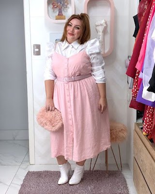 Comfy é uma abreviação para a palavra inglesa comfortable, que significa confortável. Essa tendência rompe com a visão de que, para se estar bem vestido, é necessário usar roupas incômodas.