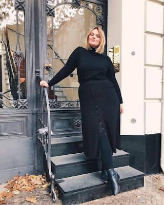 Comfy é uma abreviação para a palavra inglesa comfortable, que significa confortável. Essa tendência rompe com a visão de que, para se estar bem vestido, é necessário usar roupas incômodas.