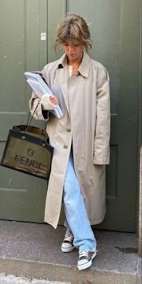 Comfy é uma abreviação para a palavra inglesa comfortable, que significa confortável. Essa tendência rompe com a visão de que, para se estar bem vestido, é necessário usar roupas incômodas.