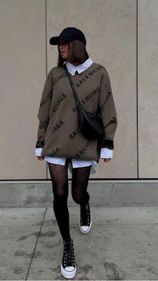 Oversized  Termo em inglês que pode ser traduzido para "tamanhos grandes", o oversized é tendência há algumas temporadas. No inverno, as roupas de modelagem ampla ganham destaque especialmente entre jaquetas e blusões. A ideia é escolher uma peça para ser a estrela do look.