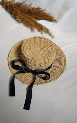 Se você gosta de peças exclusivas e acessórios com uma pegada artesanal, irá curtir essas ideias de chapéis personalizados. Você pode adicionar alguns elementos que remetam ao seu estilo ou ao estilo praiano. Sempre deixando ele bem feminino.