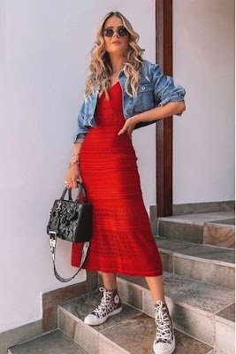 O crochê não precisa ser algo exclusivo para ser usado apenas na moda primavera/verão. Também fica lindo em look's de outono/inverno.