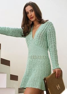 O crochê não precisa ser algo exclusivo para ser usado apenas na moda primavera/verão. Também fica lindo em look's de outono/inverno.