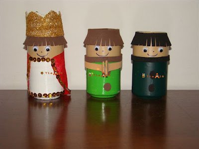 Há diversos tipos de enfeites que podem ser feitos usando latinhas de alumínio.