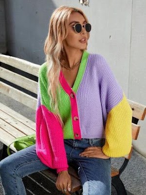 Nos próximos meses, a Moda Dopamina deve ter espaço garantido no guarda-roupa das fashionistas. A ideia é apostar no mix de cores, como estampas ou até em uma só cor , da cabeça aos pés. Use a criatividade e não tenha medo de experimentar.
