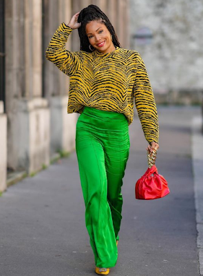 Nos próximos meses, a Moda Dopamina deve ter espaço garantido no guarda-roupa das fashionistas. A ideia é apostar no mix de cores, como estampas ou até em uma só cor , da cabeça aos pés. Use a criatividade e não tenha medo de experimentar.