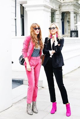 quando o assunto são os  calçados, impulsionada pela moda dopamina, parece que as botas coloridas vieram para ficar.