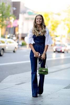 O macacão ou jardineira deixa o look moderno e estiloso, aproveitando todas as peças do seu guarda-roupas. Para atualizar ainda mais a peça, deixe a barra dobradinha. Um truque simples que faz toda a diferença no look.