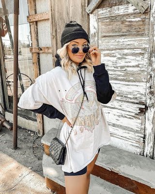 Os looks com moletom são quentinhos, confortáveis e ganharam status de tendência recentemente. Quanto mais ficamos em casa, mais cresce a busca por peças que sejam versáteis sem perder o estilo.