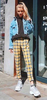 Os looks com moletom são quentinhos, confortáveis e ganharam status de tendência recentemente. Quanto mais ficamos em casa, mais cresce a busca por peças que sejam versáteis sem perder o estilo.