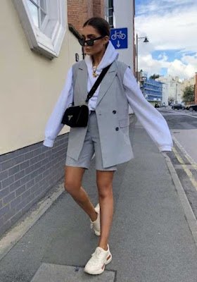 Os looks com moletom são quentinhos, confortáveis e ganharam status de tendência recentemente. Quanto mais ficamos em casa, mais cresce a busca por peças que sejam versáteis sem perder o estilo.