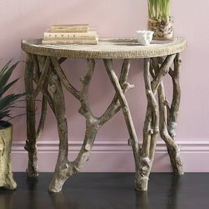 Com galhos fininhos, com troncos mais grossos, com folhas ainda presas à madeira, a decoração com galhos confere um ar rústico e natural ao ambiente, deixando-o muito mais aconchegante, com ares de casa do campo.