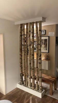 Com galhos fininhos, com troncos mais grossos, com folhas ainda presas à madeira, a decoração com galhos confere um ar rústico e natural ao ambiente, deixando-o muito mais aconchegante, com ares de casa do campo.