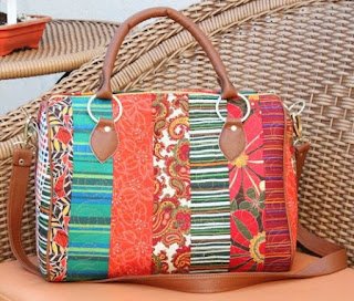 Customizar bolsas pode ser uma excelente opção para dar um novo estilo a esse acessório tão presente na vida de muitas mulheres. Além de repaginar o visual, você pode deixar o seu estilo estampado e fazer algo exclusivo, que ninguém mais tenha.