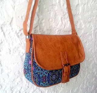 Customizar bolsas pode ser uma excelente opção para dar um novo estilo a esse acessório tão presente na vida de muitas mulheres. Além de repaginar o visual, você pode deixar o seu estilo estampado e fazer algo exclusivo, que ninguém mais tenha.