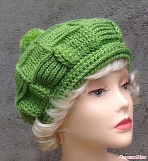 O inverno começou e chegou a hora de se jogar nos acessórios quentinhos que mudam qualquer look monótono. Para variar o look de todo dia, a dica é apostar nos cachecóis, lenços, óculos escuros e, claro, acessórios de cabeça.