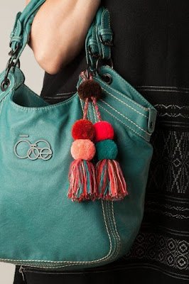 mais de 50 ideias de como aproveitar os restos de fios, lãs e barbantes no artesanato e decoração