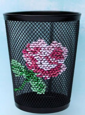 O bordado é uma arte secular que permite criar desenhos e figuras ornamentais. Para quem vive na correria, bordar pode ser uma terapia, como alternativa para relaxar, desenvolver a concentração, sair da rotina e ainda explorar dons artísticos.