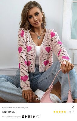 Com diferentes tipos de texturas, fios, pontos e cores, o crochê pode dar aquele estilo boho e toque handcraft para o seu look. Além disso, as roupas de crochê são super confortáveis, macias e podem ser usadas durante o ano todo, dando muita versatilidade para o seu armário.