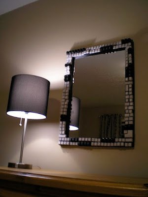 Agora, se isso se tornar uma ocorrência frequente, em breve você terá uma pilha de teclados estragados em algum canto do seu quarto, já que você tem consciência ecológica e não tenha tempo para descartá-los de maneira correta. Mas antes de descartá-los por que não reciclar esses teclados de computador fazendo algo útil e bonito para sua casa ou para você usar?