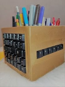 Agora, se isso se tornar uma ocorrência frequente, em breve você terá uma pilha de teclados estragados em algum canto do seu quarto, já que você tem consciência ecológica e não tenha tempo para descartá-los de maneira correta. Mas antes de descartá-los por que não reciclar esses teclados fazendo algo útil e bonito para sua casa ou para você usar?