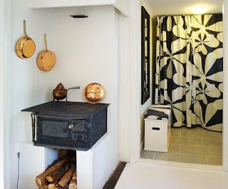 Do tempo da vovó ficaram as boas lembranças, mas, em termos de design e eficiência, muita coisa mudou, e hoje é possível incorporar fogões a lenha em projetos atuais e minimalista.