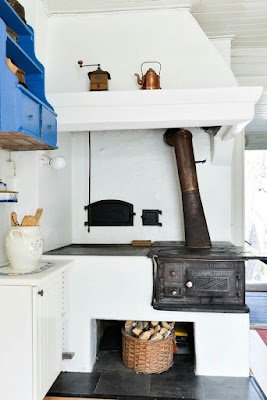 Do tempo da vovó ficaram as boas lembranças, mas, em termos de design e eficiência, muita coisa mudou, e hoje é possível incorporar fogões a lenha em projetos atuais e minimalista.