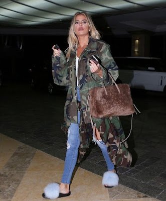 Tanto no verão, como também no inverno, as sandálias slide são uma ótima opção para os seus looks informais.