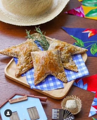 Se você quer mandar bem na hora de decorar a sua festa julina vale a pena investir em sua criatividade sem mexer muito no bolso e se você quer sair do óbvio, então vamos te ajudar a mandar bem na hora de decorar sua festa.