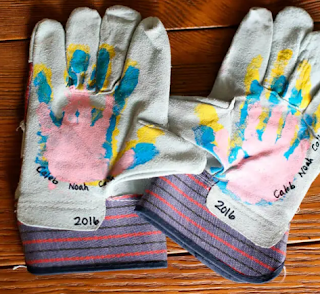 Sabemos que no dia dos pais, muitas vezes, sobre amor, mas de vez em quando o presente que gostaríamos de dar não cabe no orçamento. Mas melhor do que um presente comprado escolhido com carinho é um presente feito por você dedicado com o seu tempo, paciência, carinho e amor.