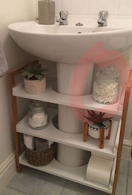 Por ser pequeno, o banheiro é um ambiente bastante propenso a acumular bagunça. Muitas vezes, parece impossível organizar tudo o que precisamos. Se você sente que precisa organizar o banheiro e colocar ordem nas coisas de uma vez por todas, o post de hoje é para você!     Como organizar banheiros