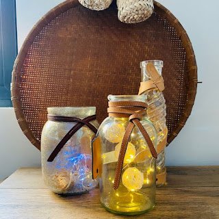 Essas garrafas são perfeitas para criar um ambiente meia luz bem aconchegante além de ser uma lembrancinha para presentear aquela pessoa especial.