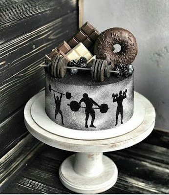 Normalmente os filhos os homenageiam com mensagens, beijos, abraços e presentes. Nessa data toda a família se reúne para comemorar, então que tal tornar esse dia ainda mais especial fazendo um bolo personalizado do dia dos pais!?    Você pode encomendar o seu bolo comum profissional em confeitaria ou pode criar o seu.