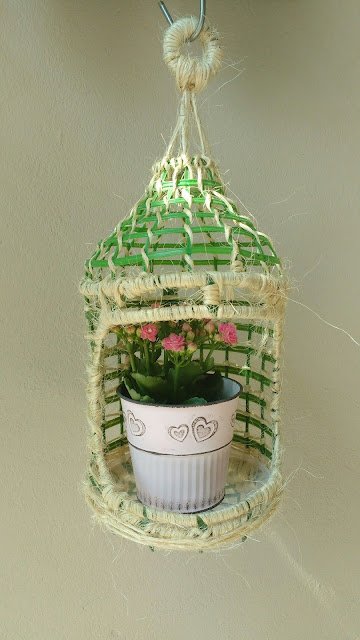 Como fazer cachepô com capa de garrafão de vinho