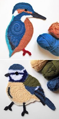 "Free Form" (forma livre), é a expressão em inglês e, geralmente, a maioria dos trabalhos que se vê em Free Form Crochet são feitos com vários motivos de crochet tecidos separadamente, posteriormente unidos de forma livre e arbitrária por meio de diferentes pontos de crochet em várias direções.